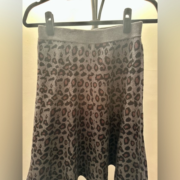 Ann Taylor Grey and Brown Leopard Print Sweater Skirt, Size XS - Picture 3 of 7
